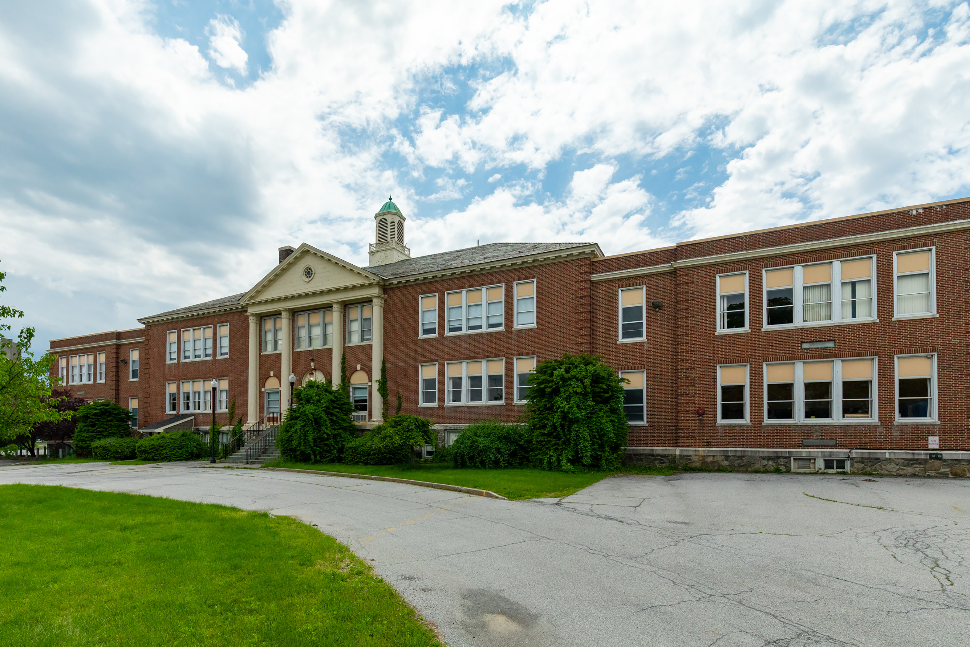 Photo of front of Raymond Ave School building